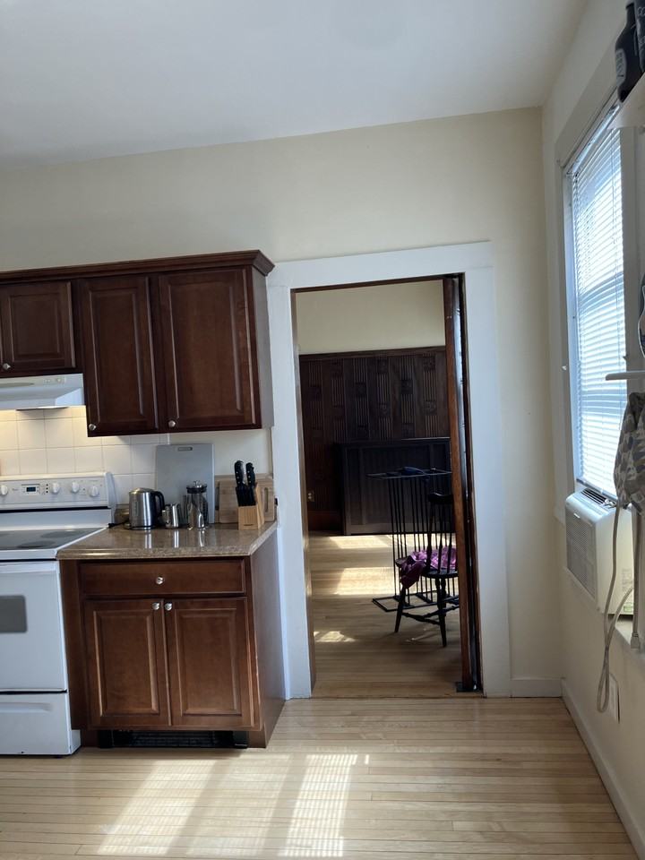 1820 Shultas Pl - Photo 4 of 15