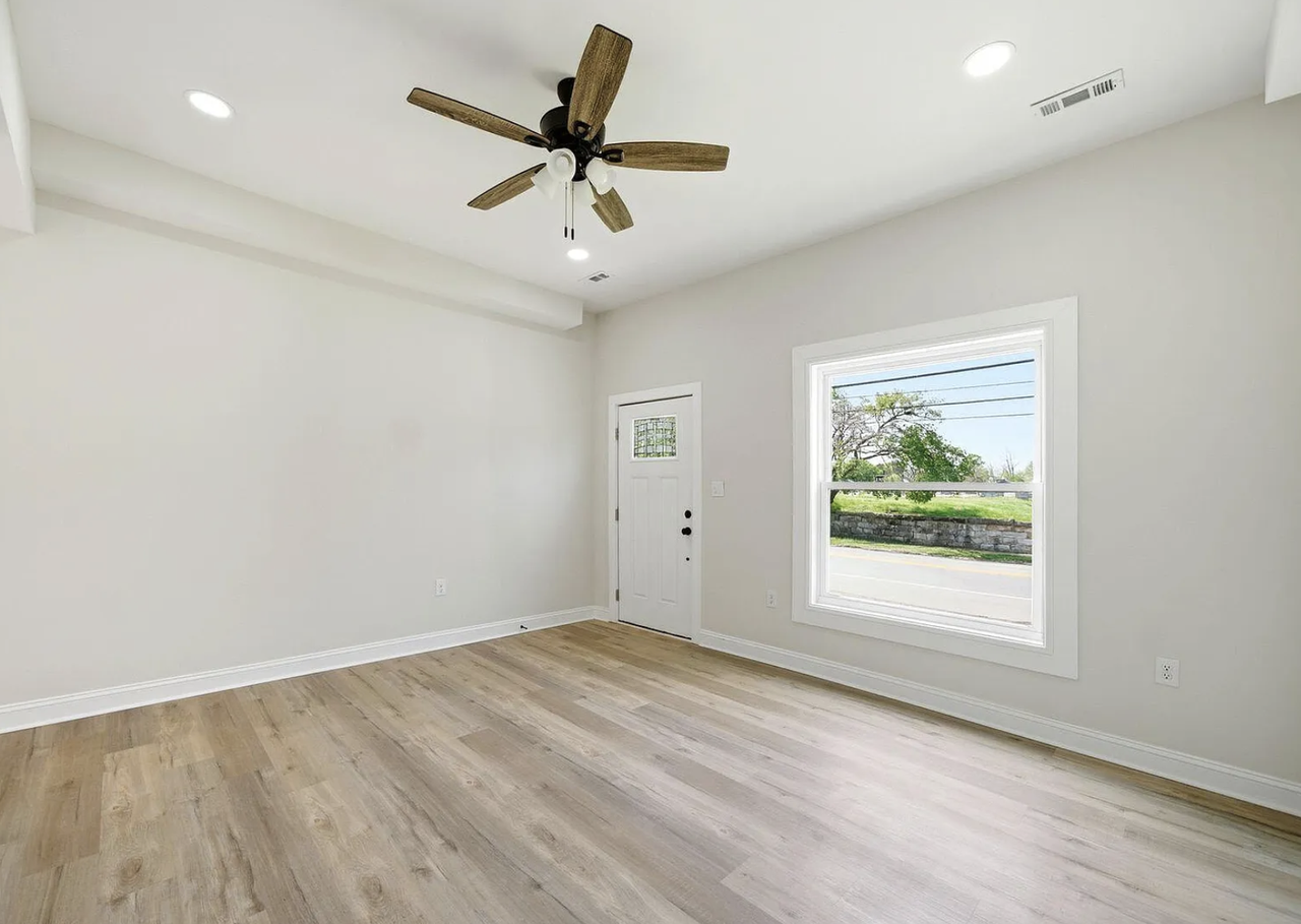1813 S Preston St #NA - Photo 5 of 8