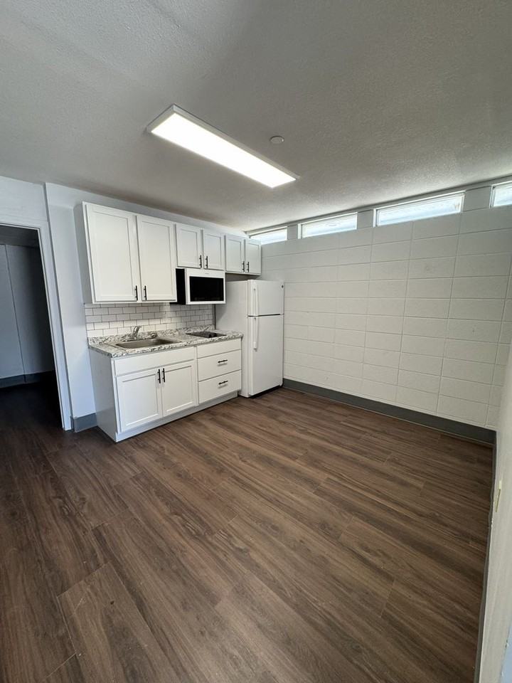 Yellow Stone Apartments - Photo 2 of 10