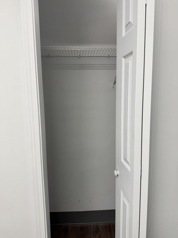 Yellow Stone Apartments - Photo 4 of 10