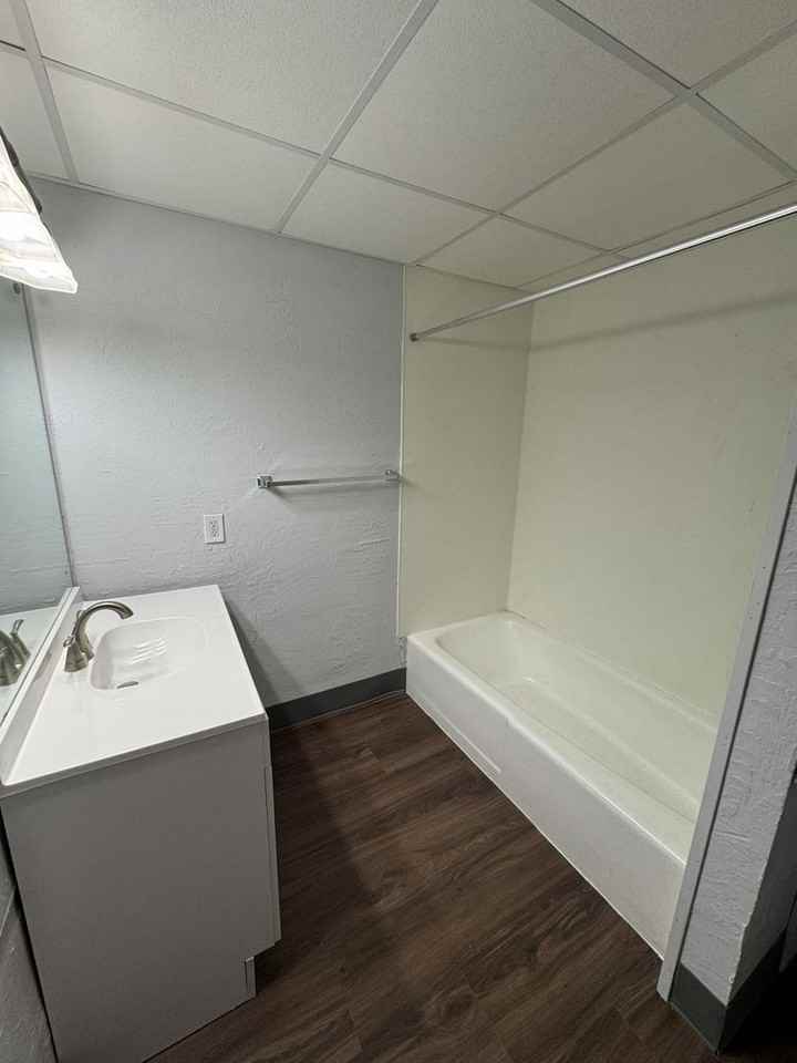 Yellow Stone Apartments - Photo 7 of 10