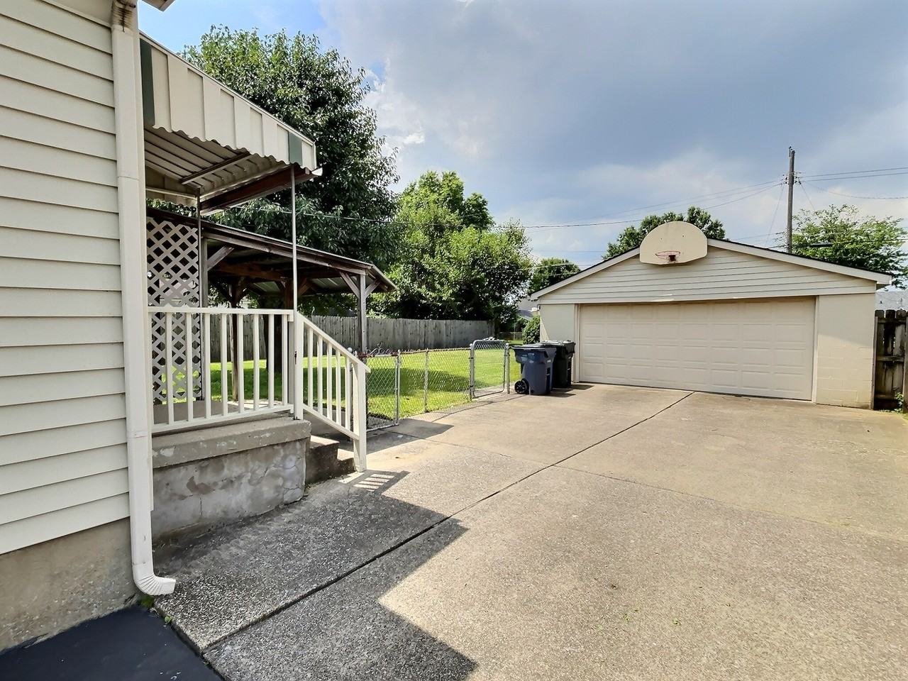 632 Northside Dr #NA - Photo 2 of 11