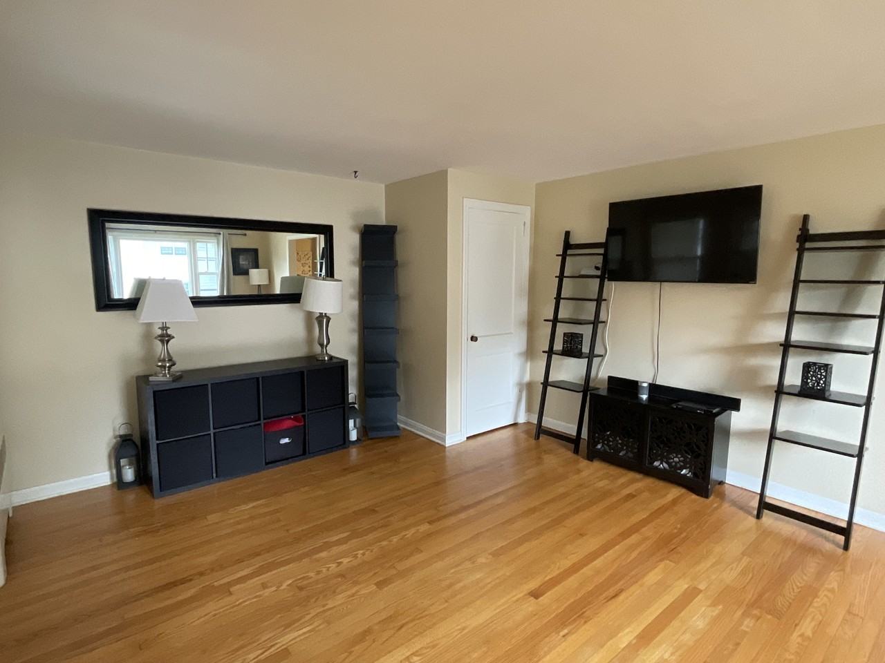 160 Whitman Ave #1stFL - Photo 4 of 14