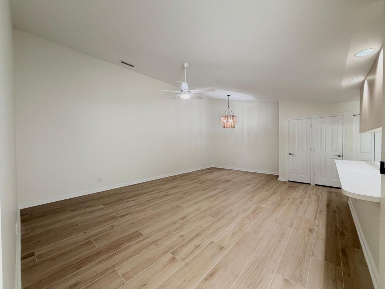6104 Red Oak Court - Photo 3 of 15