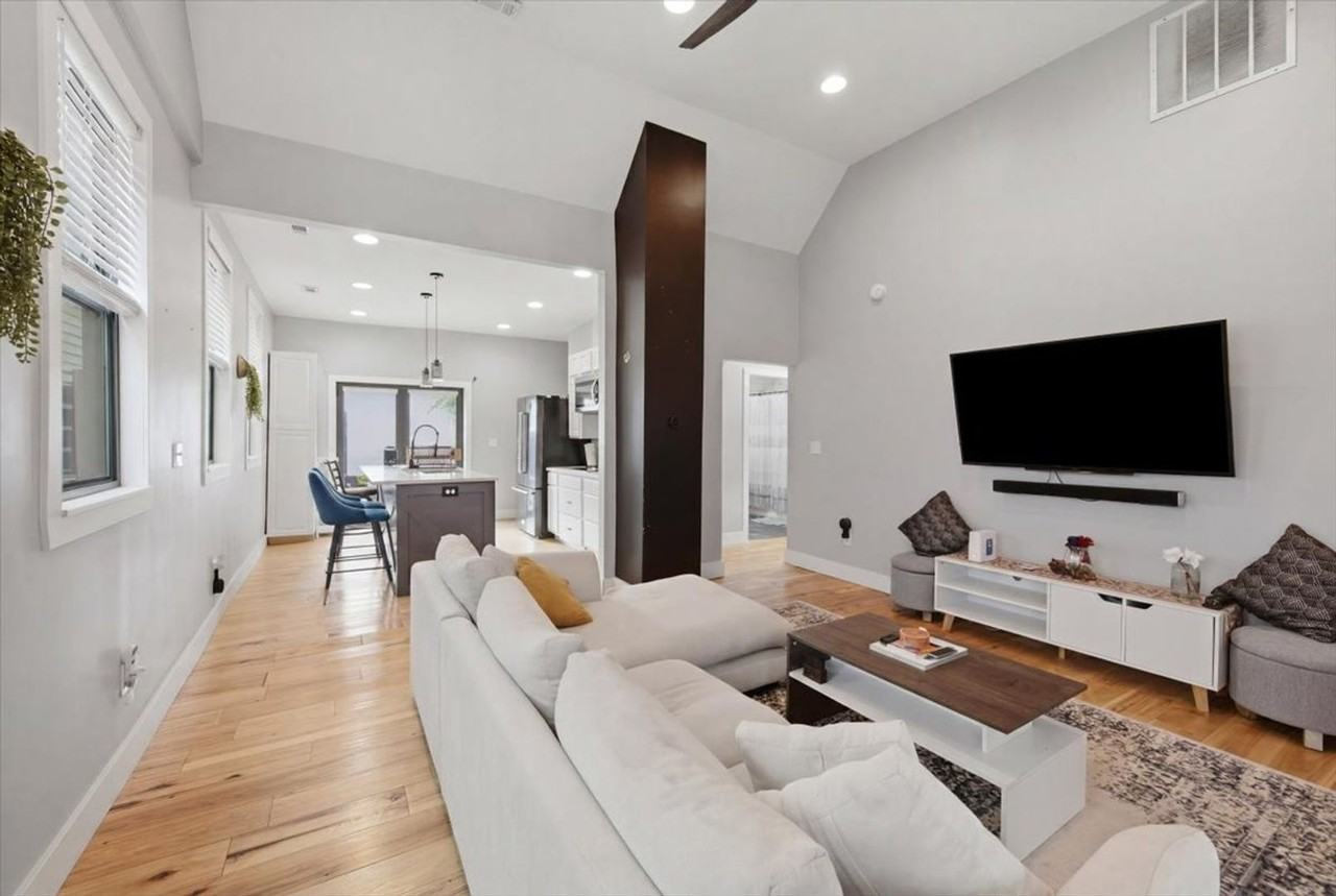 1605 English Ave - Photo 2 of 21