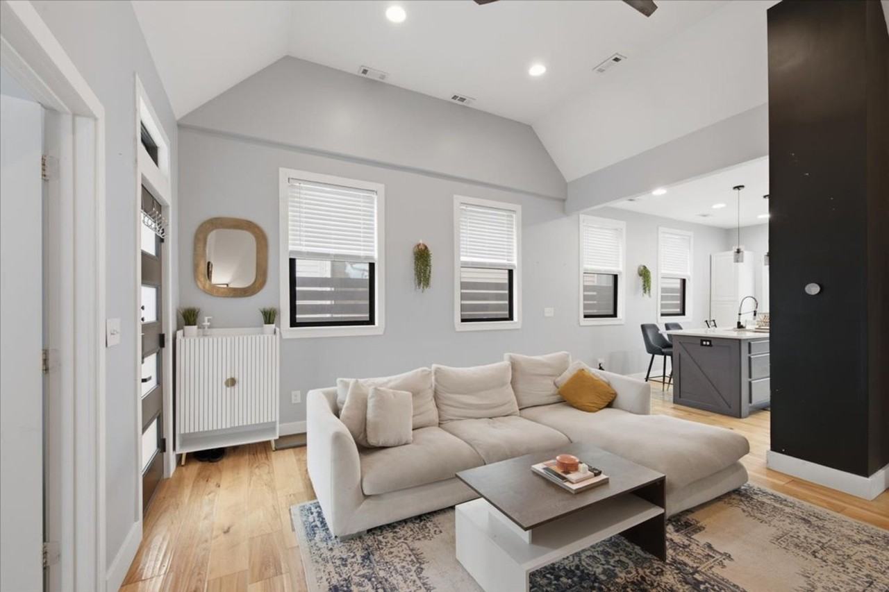 1605 English Ave - Photo 3 of 21