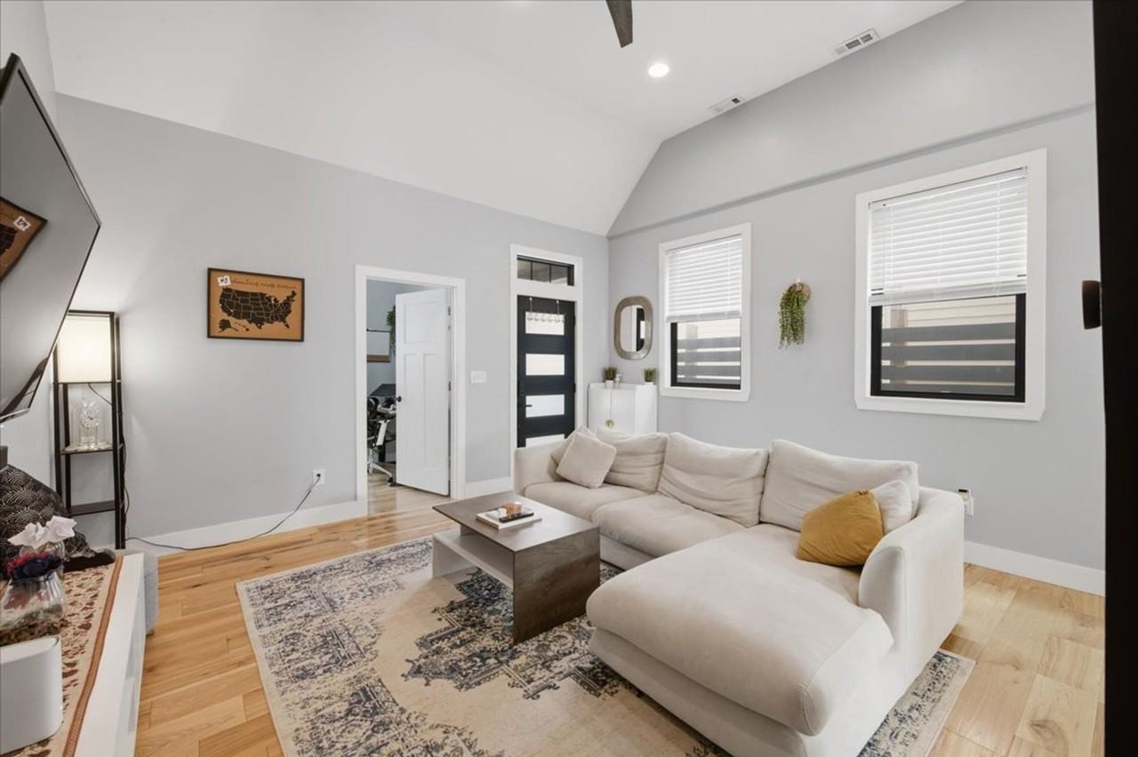 1605 English Ave - Photo 4 of 21