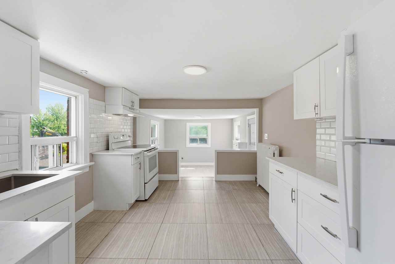 277 Gilmour Avenue - Photo 6 of 14