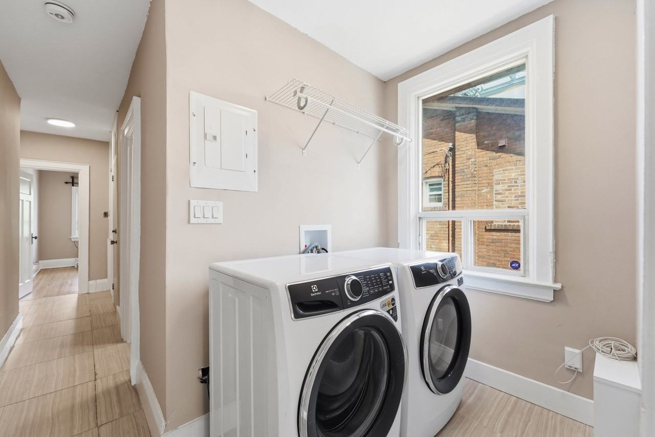 277 Gilmour Avenue - Photo 7 of 14