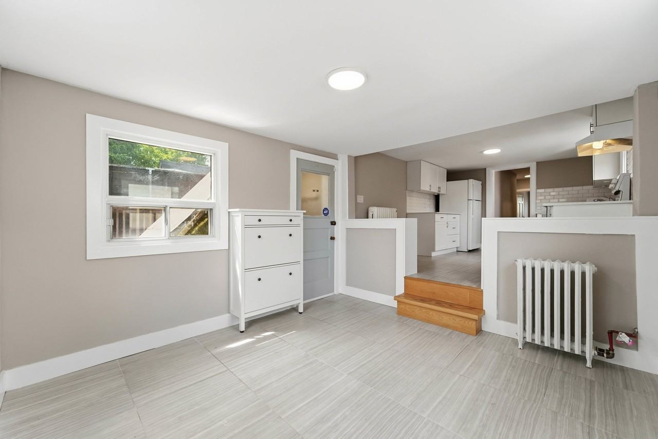 277 Gilmour Avenue - Photo 5 of 14