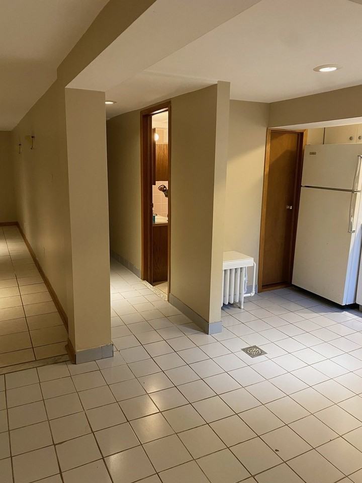 718 Coxwell Ave - Photo 2 of 9