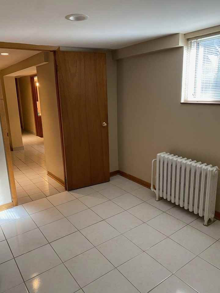 718 Coxwell Ave - Photo 4 of 9