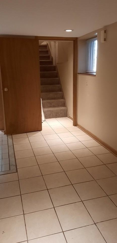 718 Coxwell Ave - Photo 6 of 9
