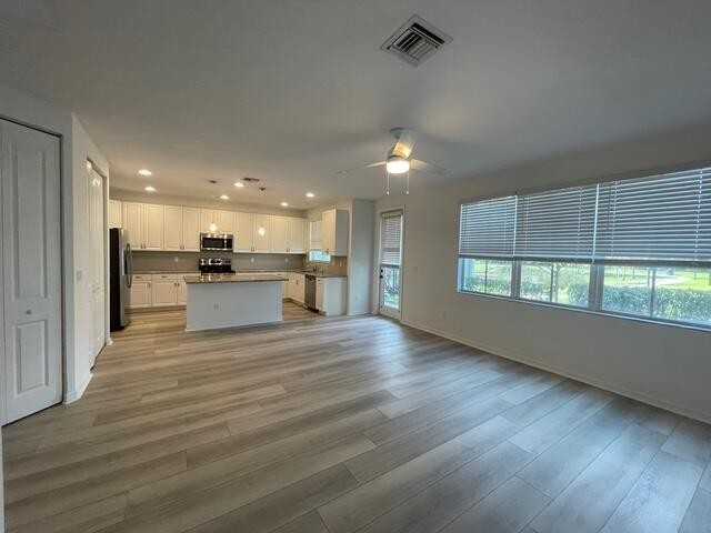 12921 Trevi Isle - Photo 3 of 21