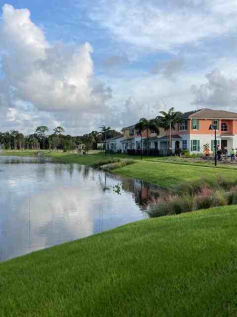 12921 Trevi Isle - Photo 4 of 21