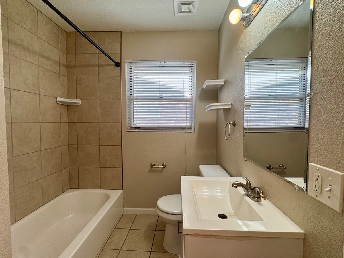 2029 Nw 46th St #1 - Photo 7 of 14