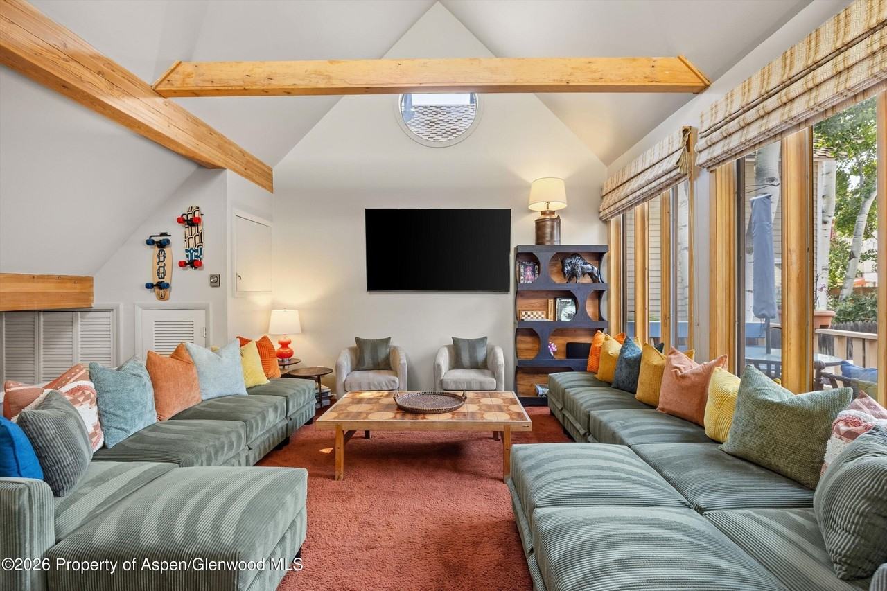 217 W Bleeker St - Photo 2 of 17