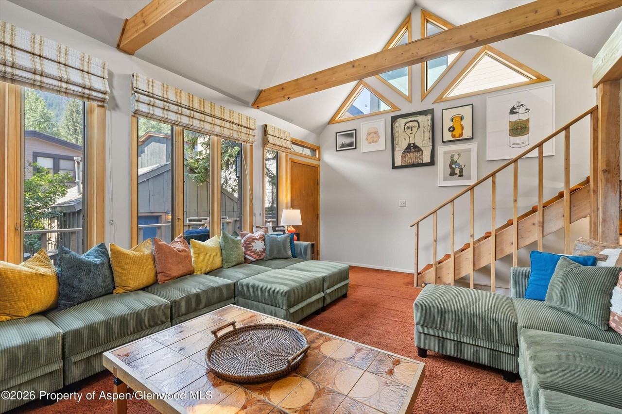 217 W Bleeker St - Photo 3 of 17