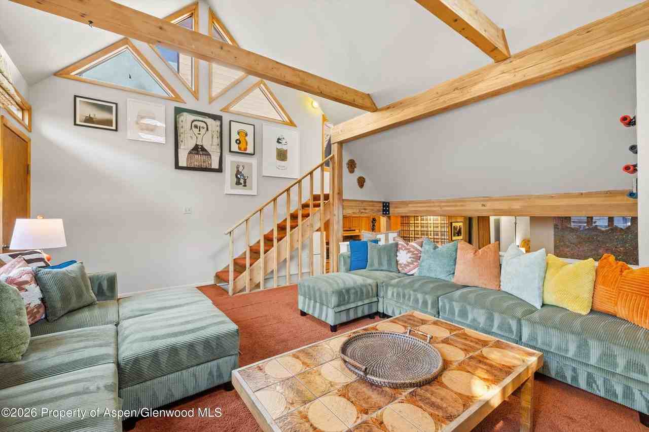 217 W Bleeker St - Photo 4 of 17