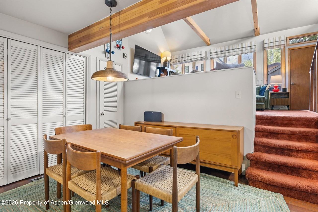 217 W Bleeker St - Photo 5 of 17
