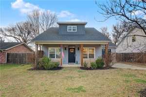 featured image of 705 S Dockery Ln