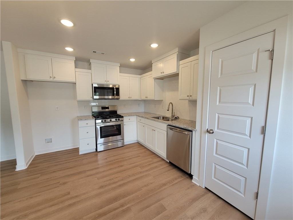 5796 W Holdcroft Dr - Photo 4 of 12