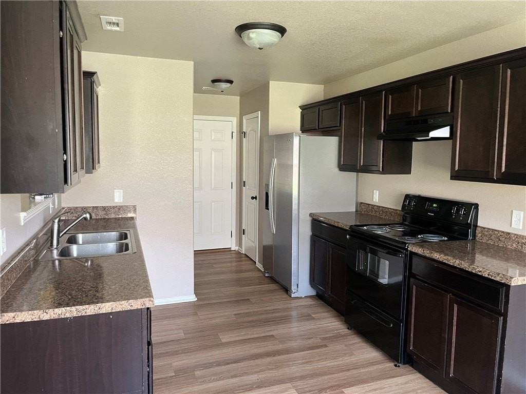 2932 Cherry Knoll Cir - Photo 2 of 7