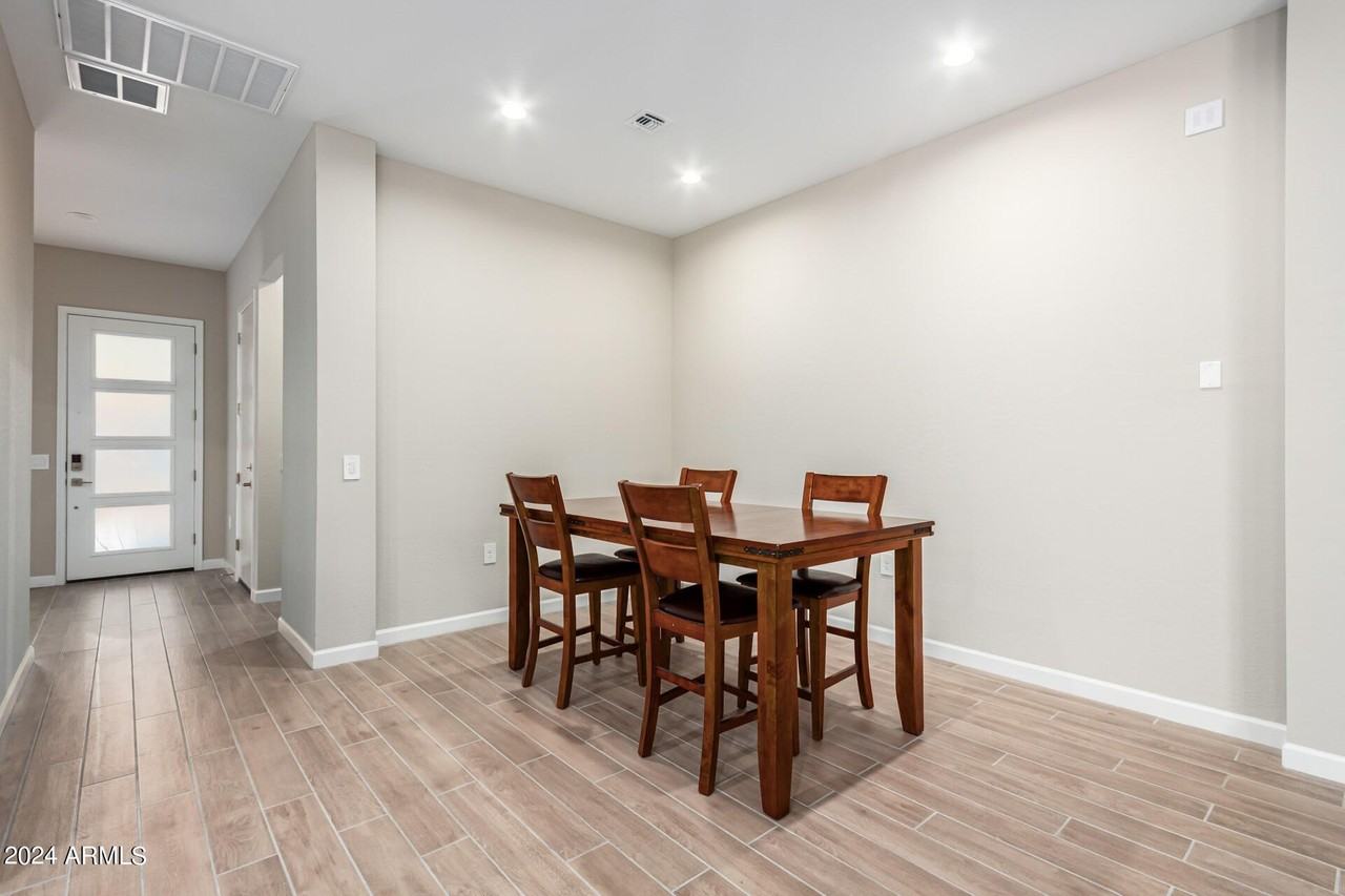 10472 W Adam Ave - Photo 7 of 32