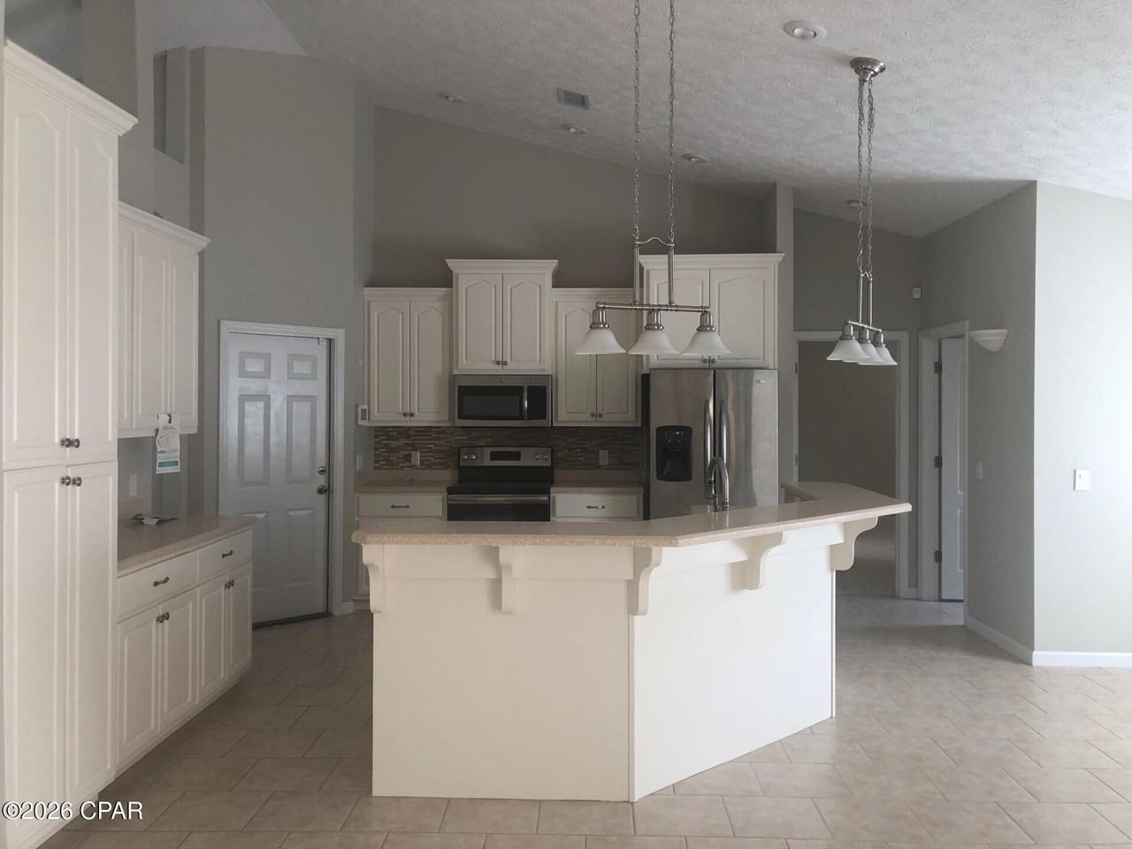 914 Amber Way - Photo 2 of 10