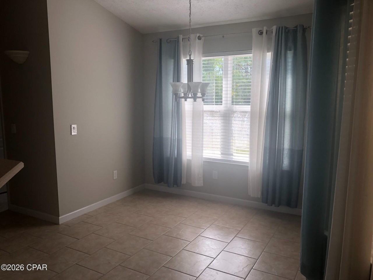 914 Amber Way - Photo 3 of 10