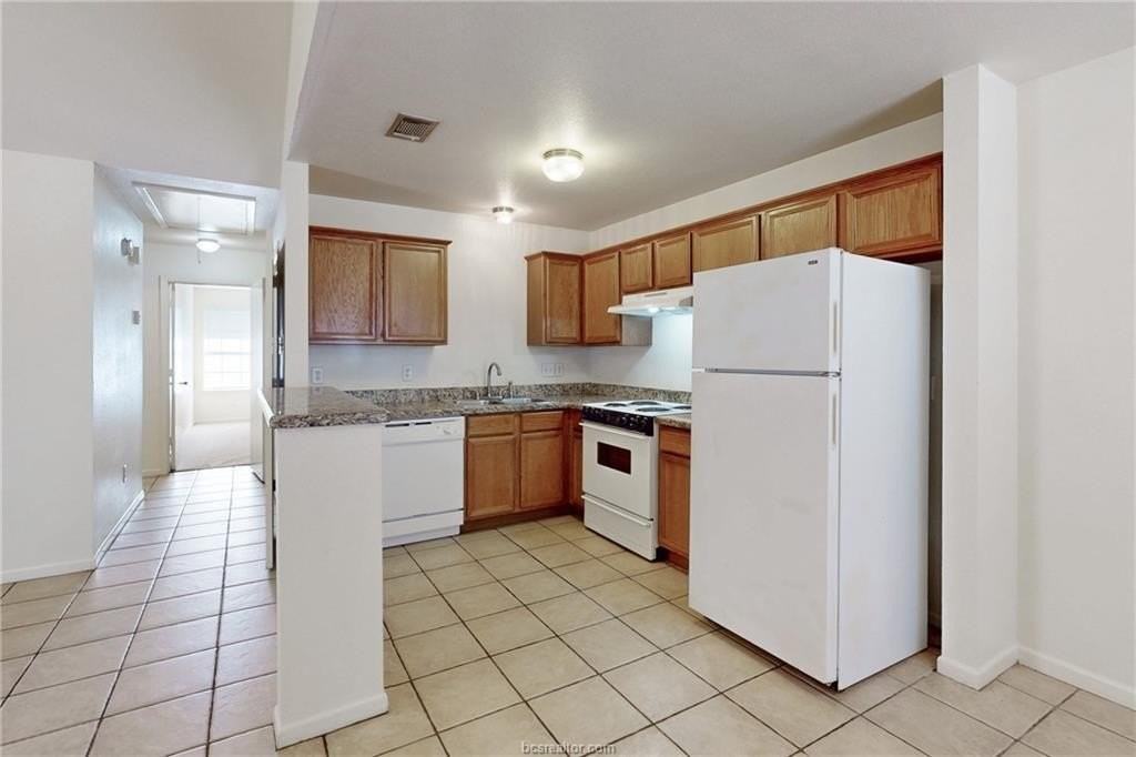 3612 Hollyhock St - Photo 6 of 17