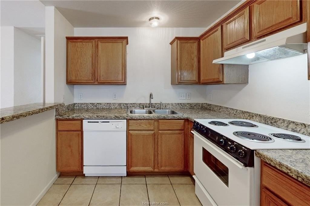 3612 Hollyhock St - Photo 7 of 17