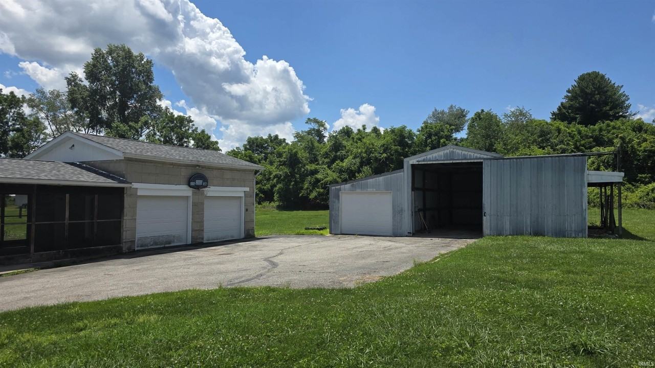 104 S Johnson Ave - Photo 2 of 16