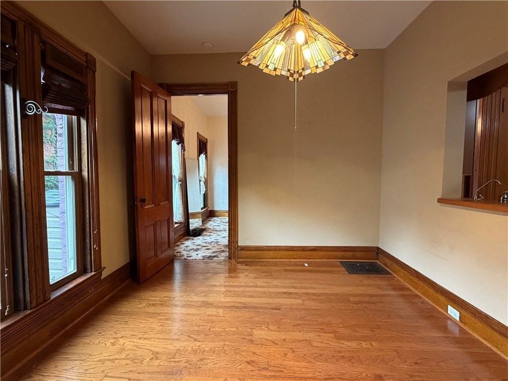 301 W Clinton St - Photo 5 of 12