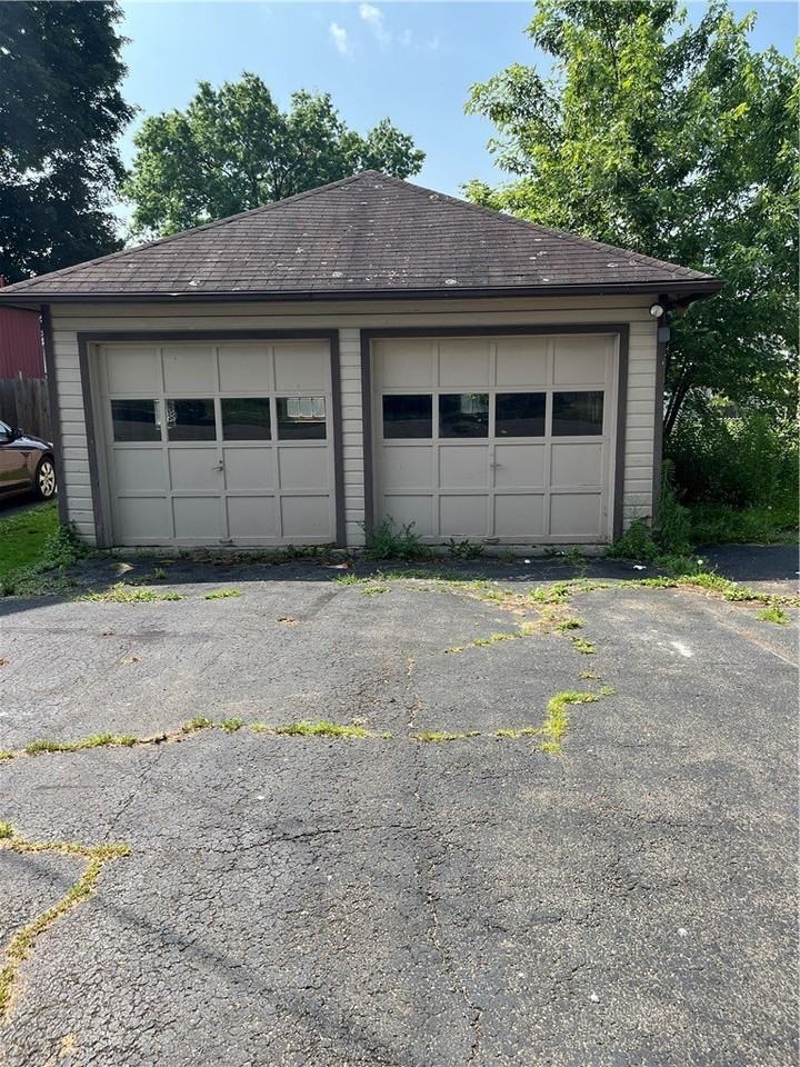 707 Southport St - Photo 3 of 12