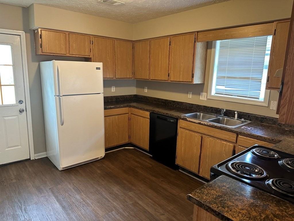 1501 Summerplace Dr - Photo 3 of 12