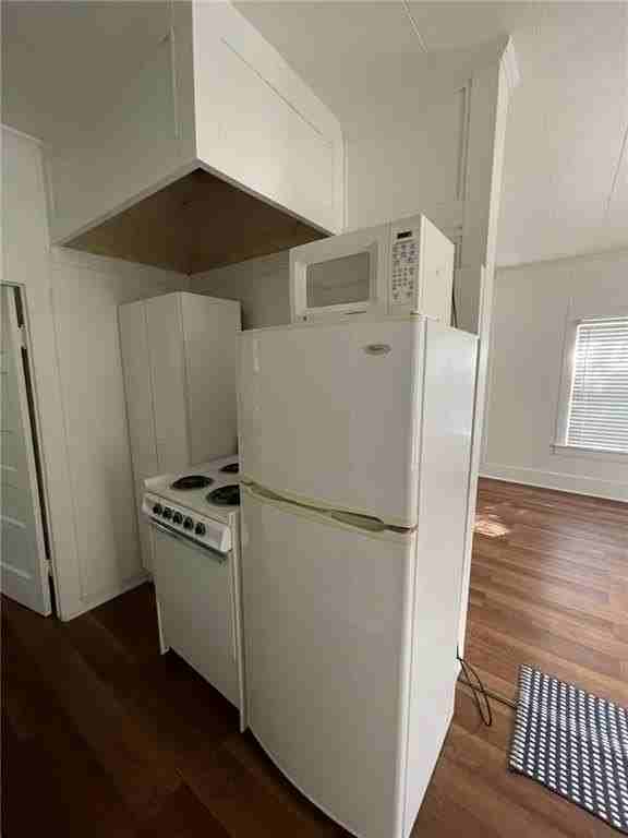 715 1/2 W Richard Ave - Photo 6 of 8