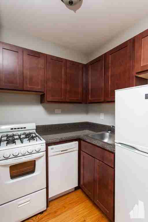 837 W Wolfram St #406 - Photo 4 of 6