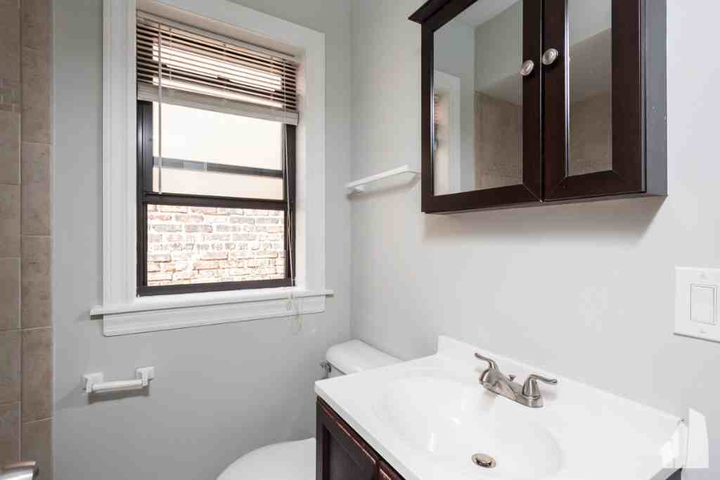 837 W Wolfram St #406 - Photo 5 of 6