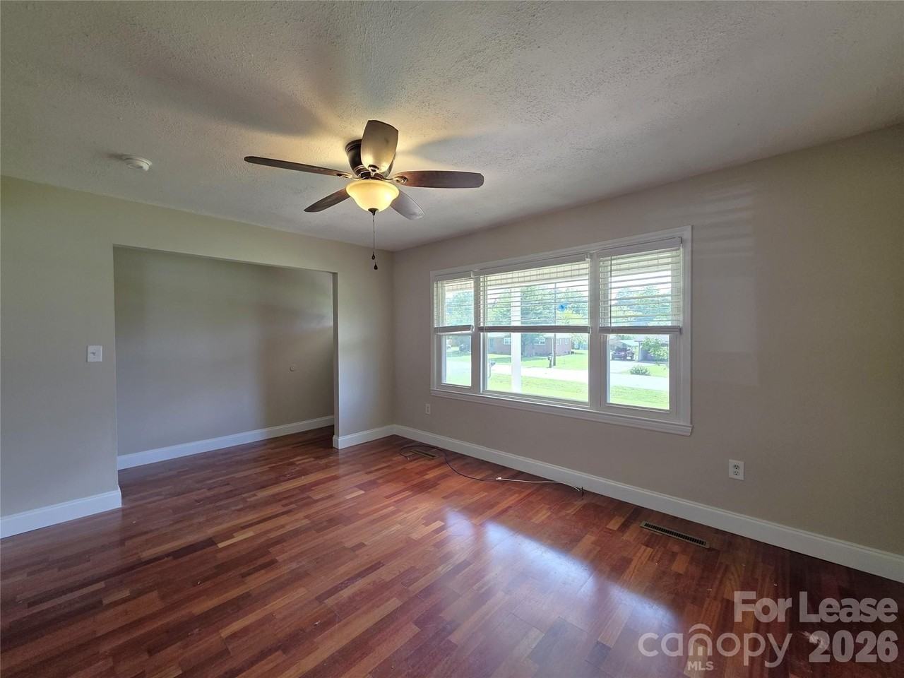 1052 Rembrandt Dr Sw - Photo 2 of 26