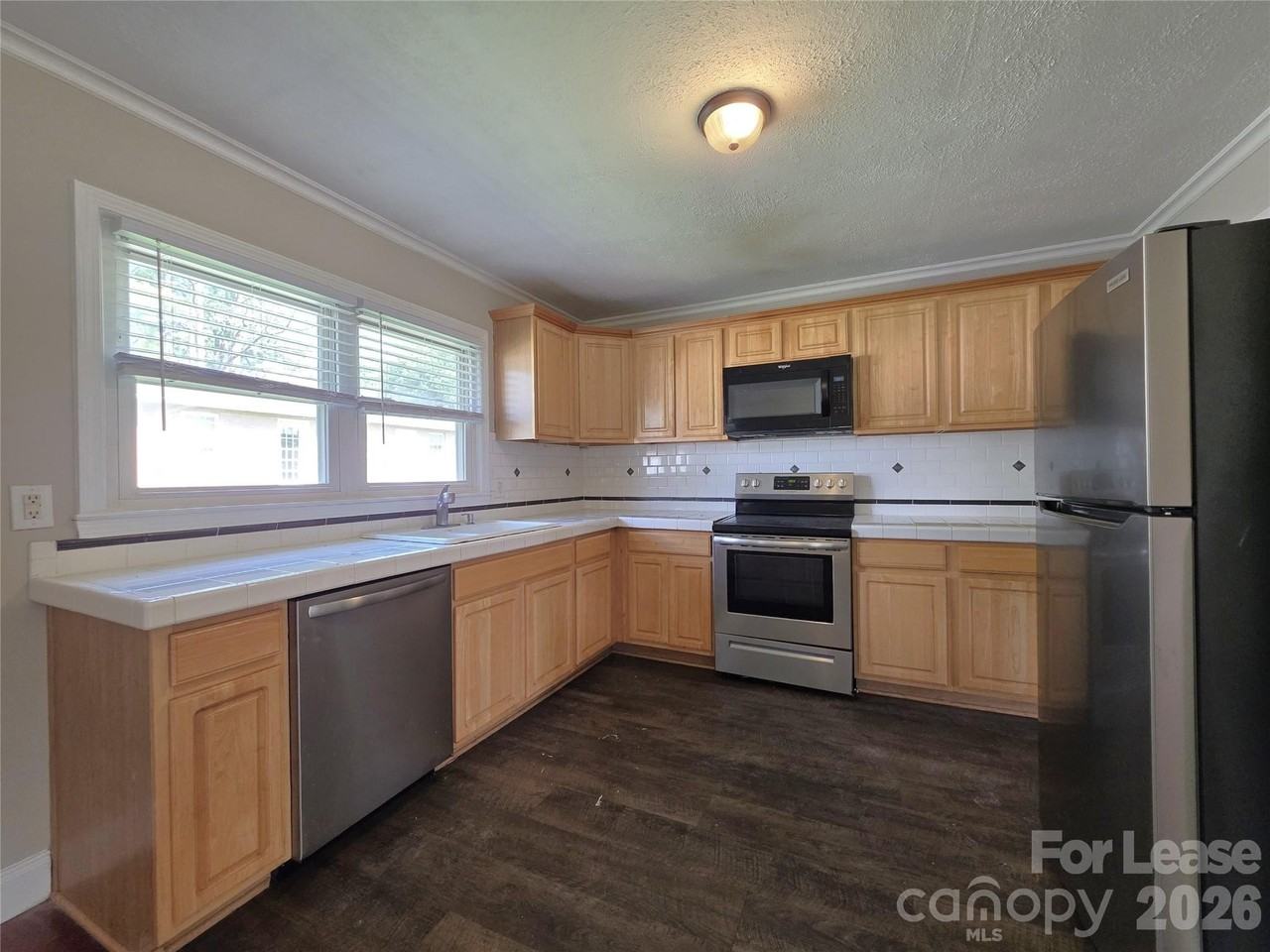 1052 Rembrandt Dr Sw - Photo 5 of 26