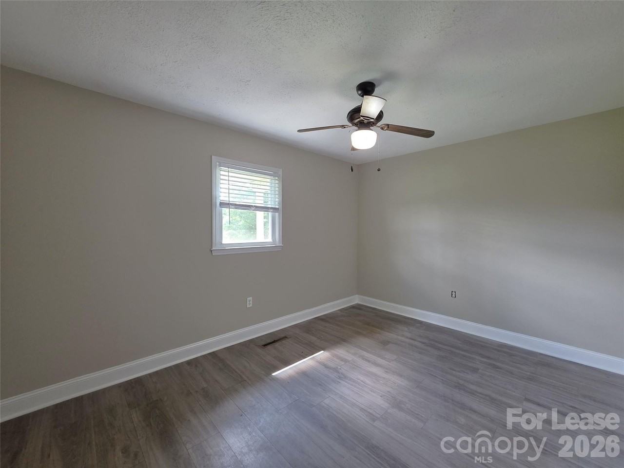 1052 Rembrandt Dr Sw - Photo 7 of 26
