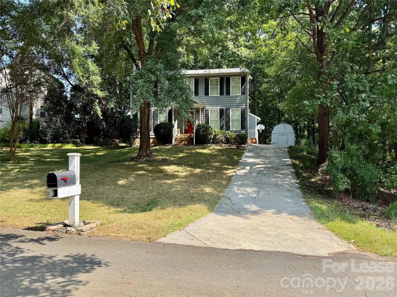 11809 Lansbury Ct - Photo 2 of 31
