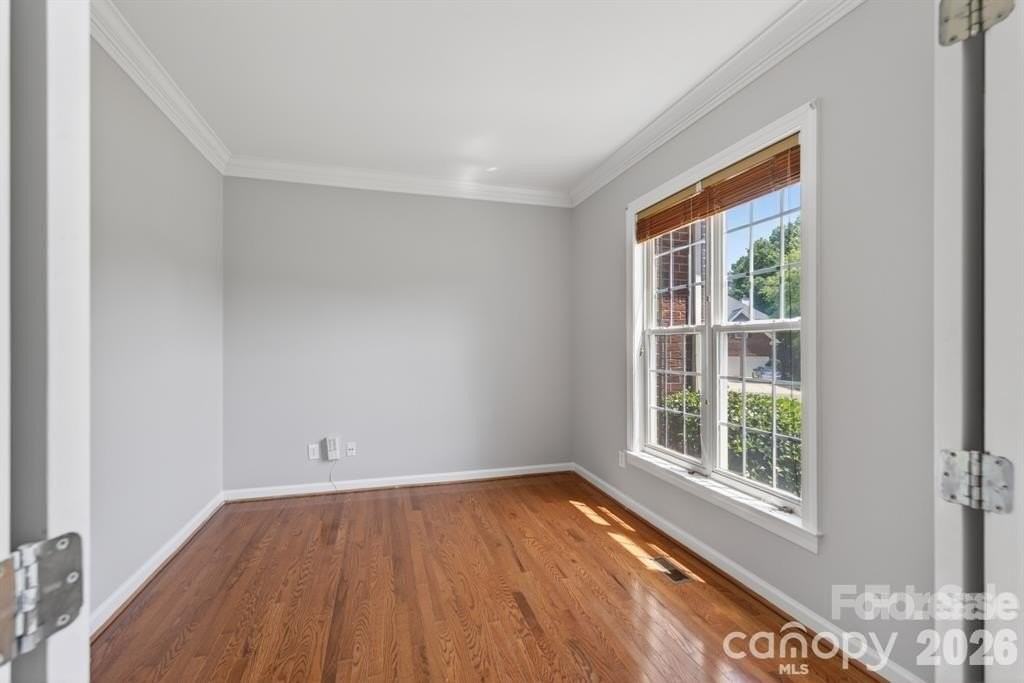 11005 Chilcomb Ct - Photo 3 of 48