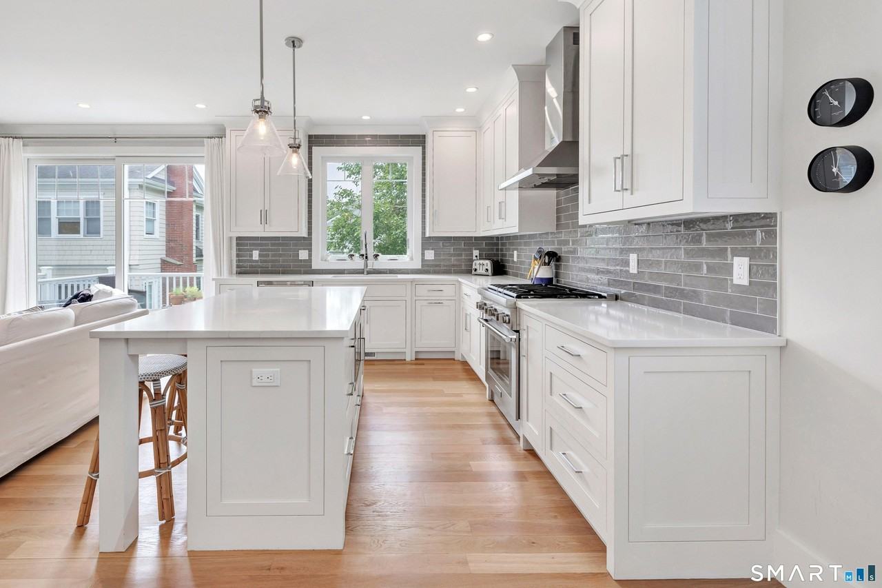 888 Oldfield Rd #888 - Photo 4 of 36