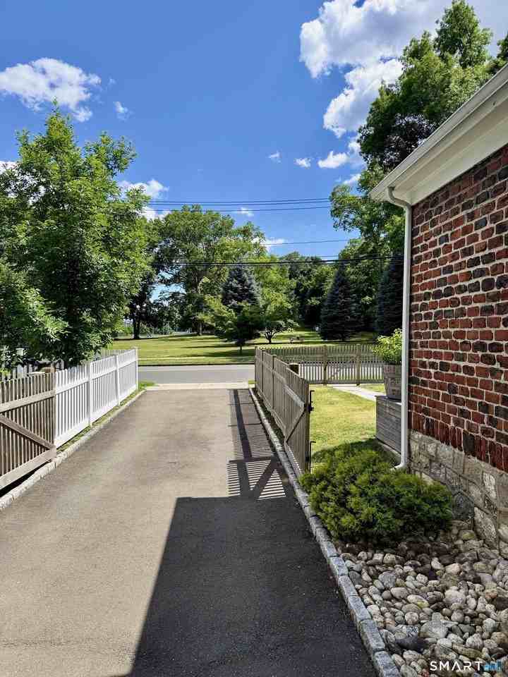 125 Bridge St - Photo 4 of 4