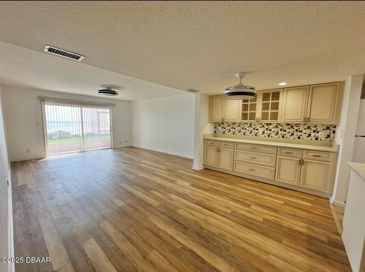 3845 S Atlantic Ave #1 - Photo 5 of 25