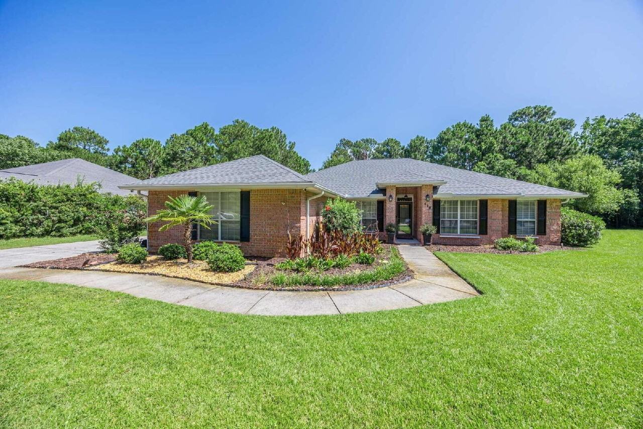 130 W Shipwreck Rd