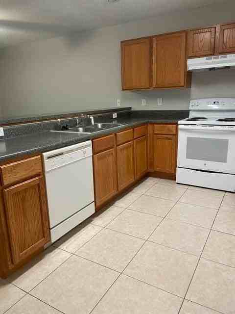 102 Church Ave Se #C - Photo 2 of 14