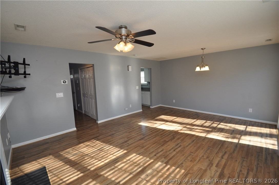 202 Thorncrest Dr - Photo 4 of 35